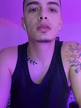 Snapshot of danny_42027 chatting on 01.22.25 danny 42027 online show from 01.22.25