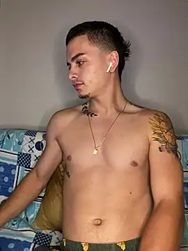 Snapshot of danny_42027 chatting on 02.21.25 danny 42027 online show from 02.21.25