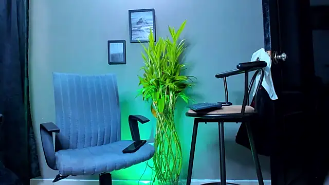 Damian 022 online show from 10.19.25