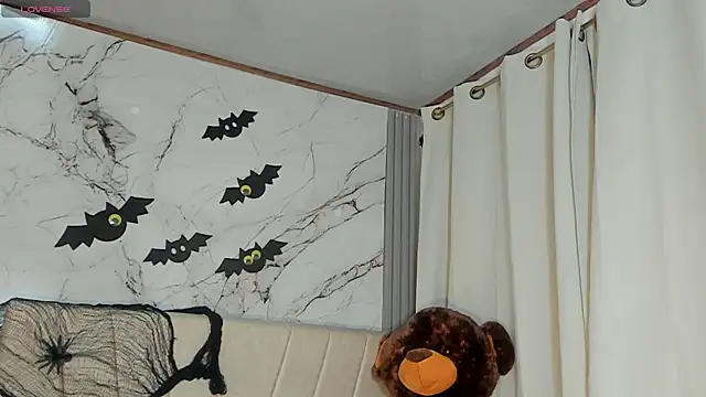 Snapshot of angeli_sexi chatting on 10.22.25 angeli sexi online show from 10.22.25