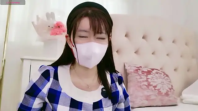 Snapshot of maii- chatting on 06.05.26 maii- online show from 06.05.26