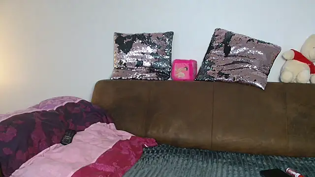 Snapshot of Jasmin-White chatting on 03.20.25 Jasmin-White online show from 03.20.25