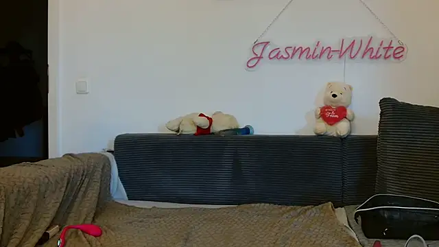 Snapshot of Jasmin-White chatting on 07.08.26 Jasmin-White online show from 07.08.26