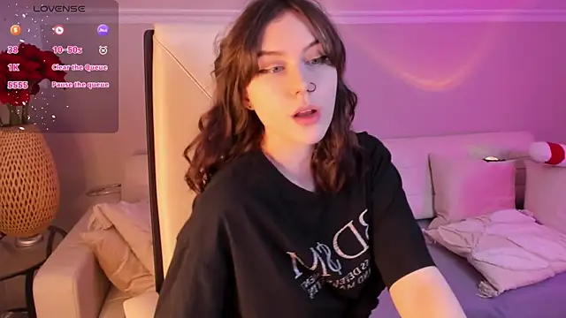 Snapshot of UnaMedison chatting on 12.06.24 UnaMedison online show from 12.06.24