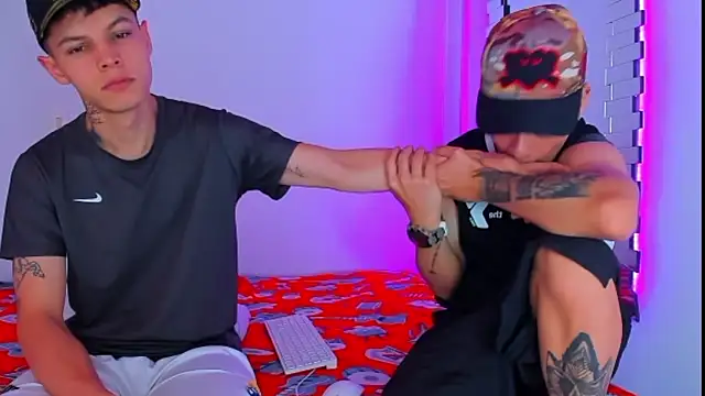 Snapshot of HOT_boy2025 chatting on 12.02.24 HOT boy2025 online show from 12.02.24