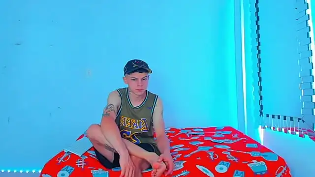 Snapshot of HOT_boy2025 chatting on 12.13.24 HOT boy2025 online show from 12.13.24