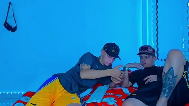 Snapshot of HOT_boy2025 chatting on 12.19.24 HOT boy2025 online show from 12.19.24