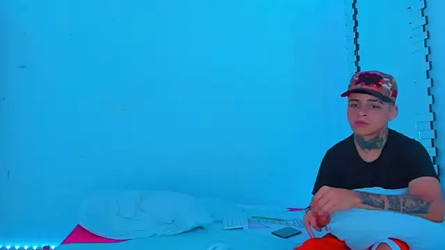 Snapshot of HOT_boy2025 chatting on 01.21.25 HOT boy2025 online show from 01.21.25