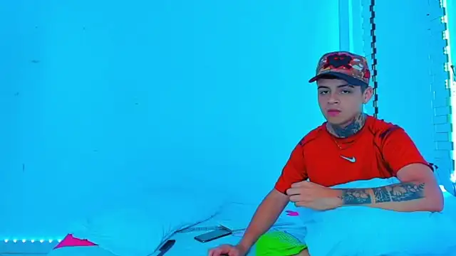 Snapshot of HOT_boy2025 chatting on 02.02.25 HOT boy2025 online show from 02.02.25