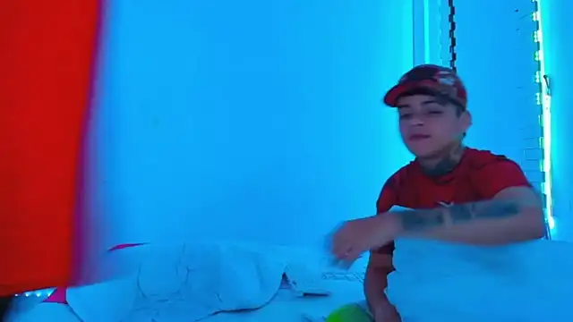 Snapshot of HOT_boy2025 chatting on 02.03.25 HOT boy2025 online show from 02.03.25