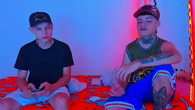 Snapshot of HOT_boy2025 chatting on 02.10.25 HOT boy2025 online show from 02.10.25