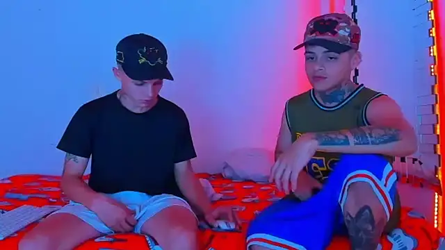 Snapshot of HOT_boy2025 chatting on 02.11.25 HOT boy2025 online show from 02.11.25