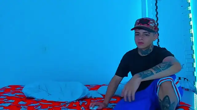 Snapshot of HOT_boy2025 chatting on 02.11.25 HOT boy2025 online show from 02.11.25