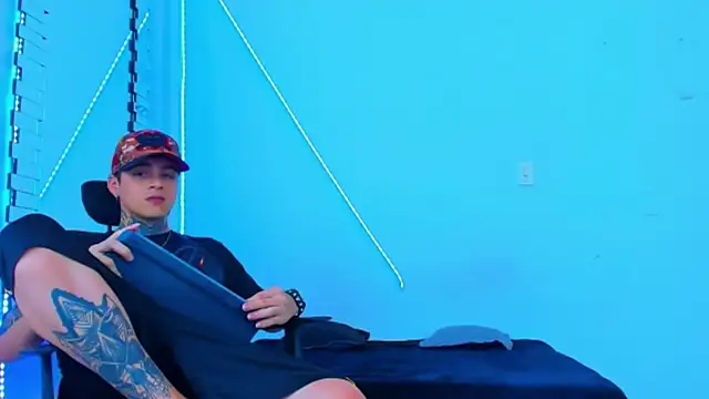 Snapshot of HOT_boy2025 chatting on 10.09.25 HOT boy2025 online show from 10.09.25