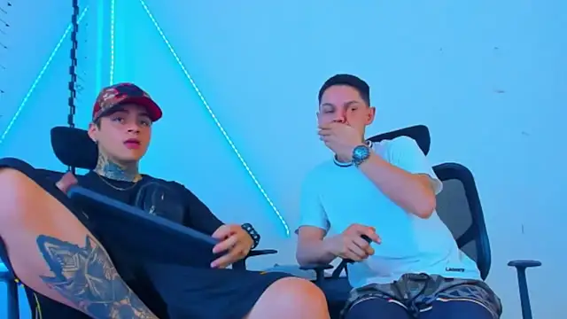 Snapshot of HOT_boy2025 chatting on 10.16.25 HOT boy2025 online show from 10.16.25