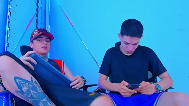 Snapshot of HOT_boy2025 chatting on 10.17.25 HOT boy2025 online show from 10.17.25