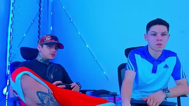 Snapshot of HOT_boy2025 chatting on 10.18.25 HOT boy2025 online show from 10.18.25