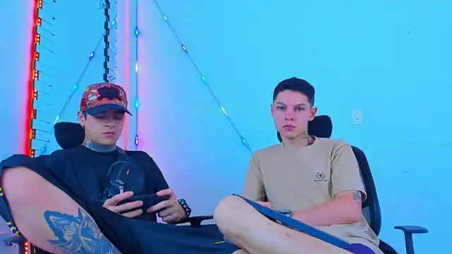 Snapshot of HOT_boy2025 chatting on 10.19.25 HOT boy2025 online show from 10.19.25