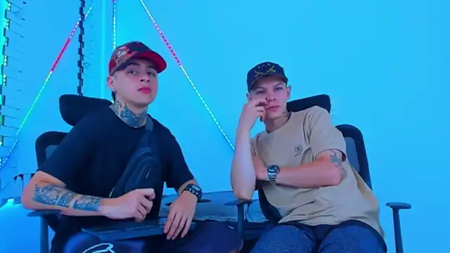 Snapshot of HOT_boy2025 chatting on 10.31.25 HOT boy2025 online show from 10.31.25