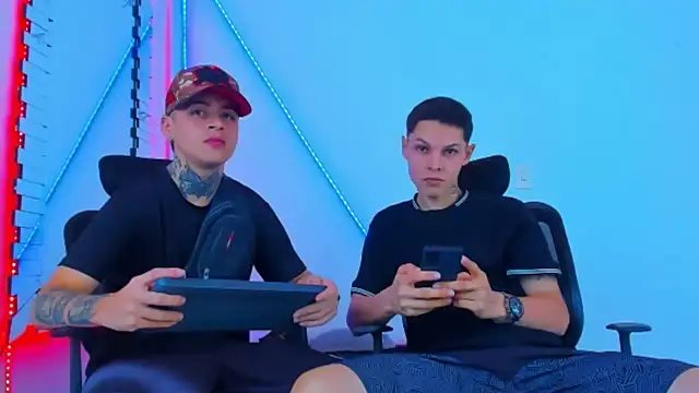 Snapshot of HOT_boy2025 chatting on 11.01.25 HOT boy2025 online show from 11.01.25