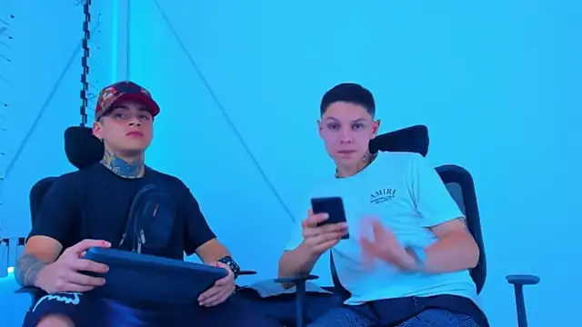 Snapshot of HOT_boy2025 chatting on 11.04.25 HOT boy2025 online show from 11.04.25