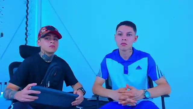 Snapshot of HOT_boy2025 chatting on 11.06.25 HOT boy2025 online show from 11.06.25