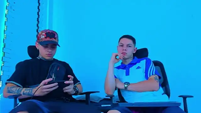 Snapshot of HOT_boy2025 chatting on 11.08.25 HOT boy2025 online show from 11.08.25