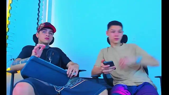 Snapshot of HOT_boy2025 chatting on 11.25.25 HOT boy2025 online show from 11.25.25