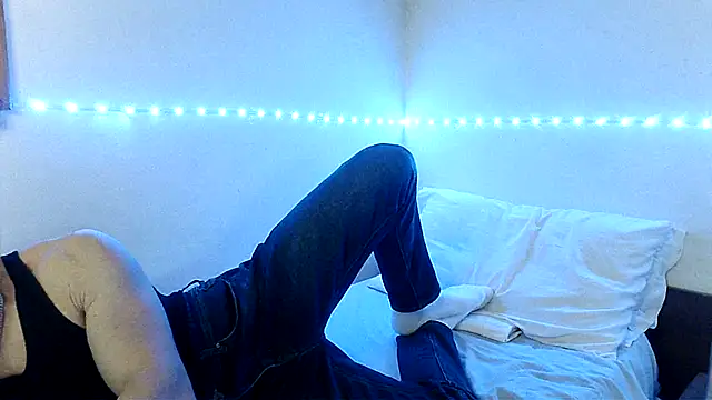 Snapshot of Alexx_Fit023 chatting on 12.29.24 Alexx Fit023 online show from 12.29.24