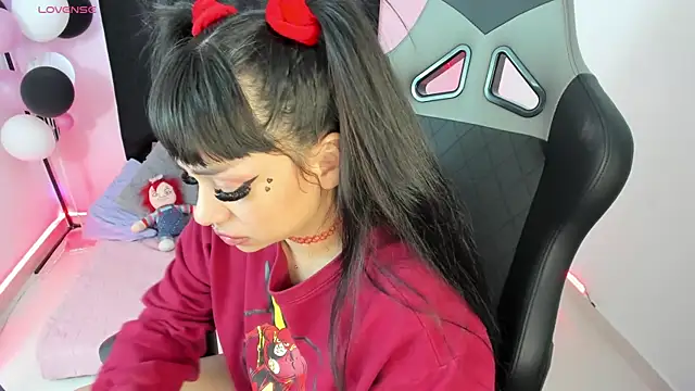 Snapshot of zoesullivan chatting on 12.05.24 zoesullivan online show from 12.05.24