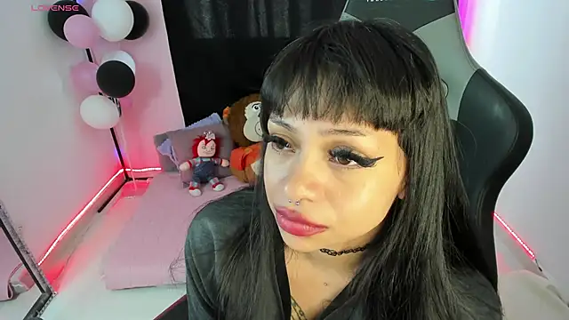 Snapshot of zoesullivan chatting on 12.09.24 zoesullivan online show from 12.09.24