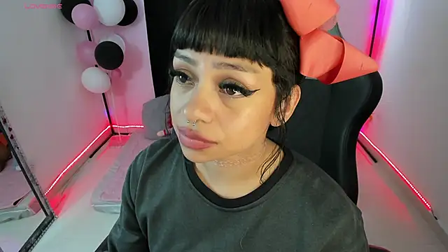 Snapshot of zoesullivan chatting on 12.12.24 zoesullivan online show from 12.12.24