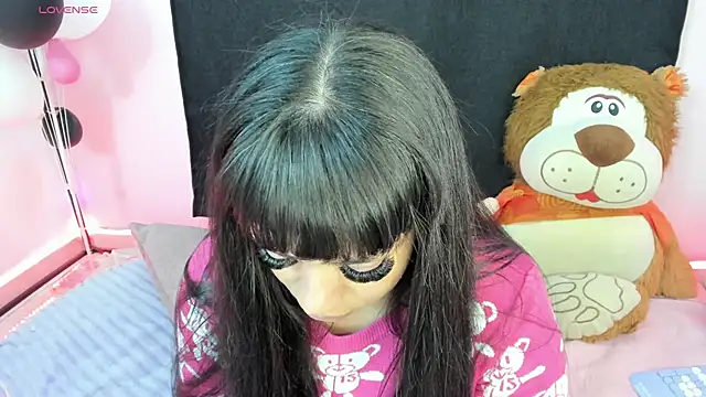 Snapshot of zoesullivan chatting on 12.18.24 zoesullivan online show from 12.18.24