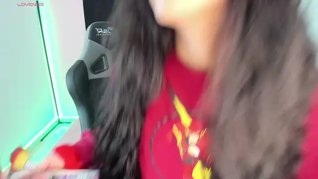 Snapshot of zoesullivan chatting on 12.28.24 zoesullivan online show from 12.28.24