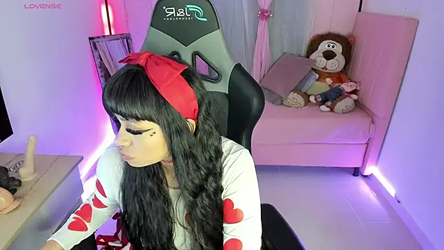 Snapshot of zoesullivan chatting on 02.14.25 zoesullivan online show from 02.14.25