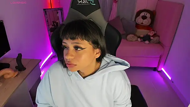 Snapshot of zoesullivan chatting on 03.21.25 zoesullivan online show from 03.21.25