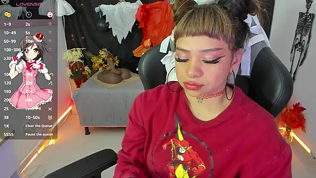 Snapshot of zoesullivan chatting on 10.20.25 zoesullivan online show from 10.20.25