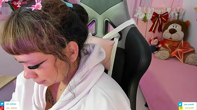 Snapshot of zoesullivan chatting on 11.19.25 zoesullivan online show from 11.19.25