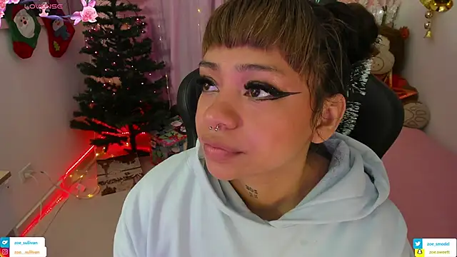 Snapshot of zoesullivan chatting on 11.20.25 zoesullivan online show from 11.20.25