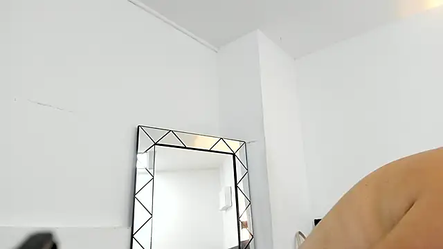 Juliabadlee online show from 12.17.24