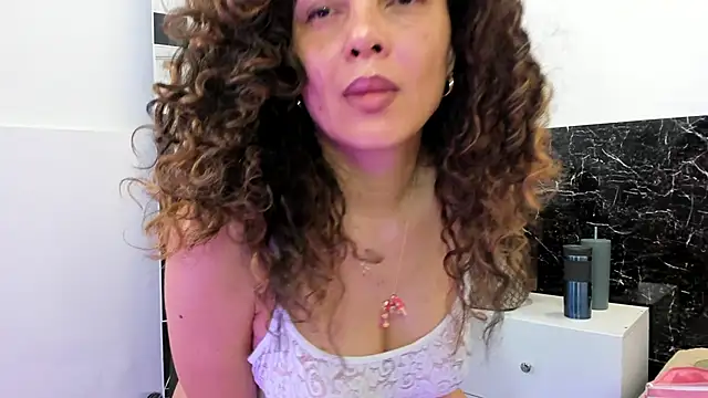 Juliabadlee online show from 03.16.25