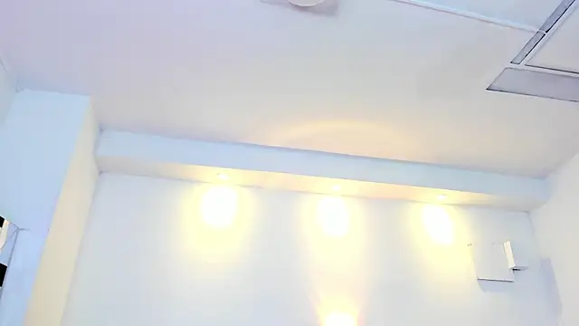 Juliabadlee online show from 03.21.25