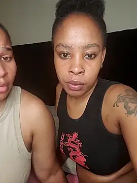 R-thequeen online show from 12.18.25