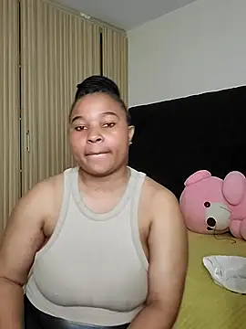 Snapshot of R-thequeen chatting on 07.15.26 R-thequeen online show from 07.15.26