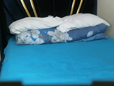 petite 12 online show from 10.08.25