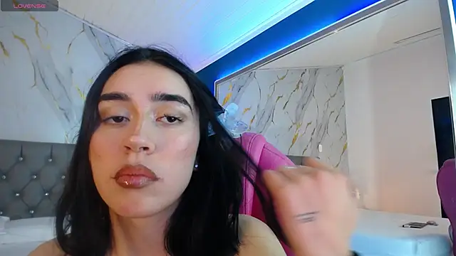 Julieta De Los Angeles online show from 01.20.25