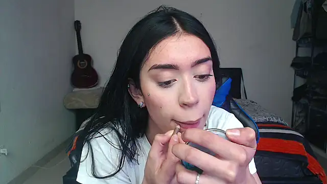 Julieta De Los Angeles online show from 10.14.25