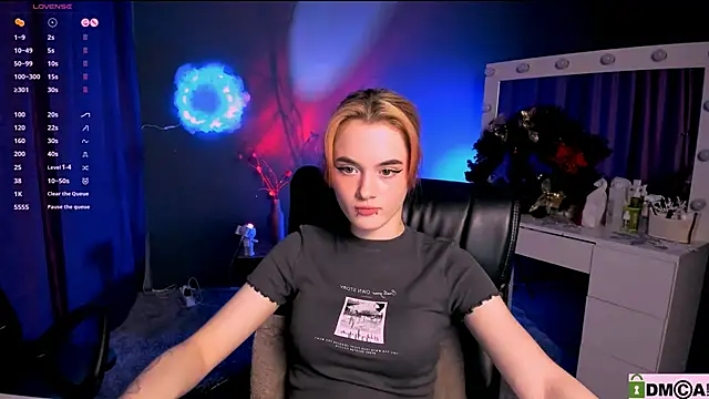 liana kisses online show from 01.30.25