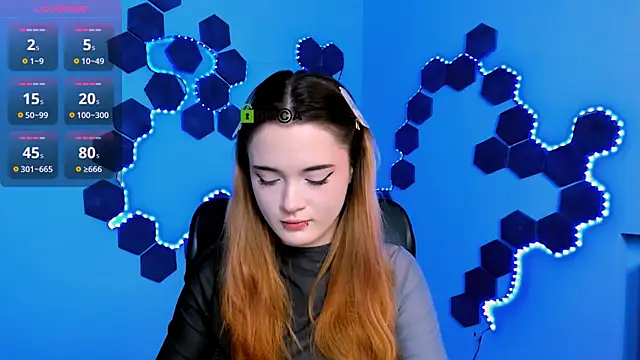 liana kisses online show from 12.04.25