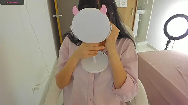 Snapshot of misstoya chatting on 02.12.25 misstoya online show from 02.12.25